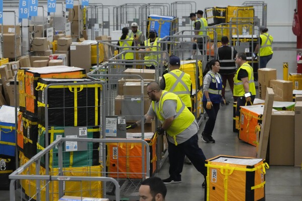 亚马逊(Amazon)、塔吉特(Target)和其他零售商正在为假日购物季增加招聘